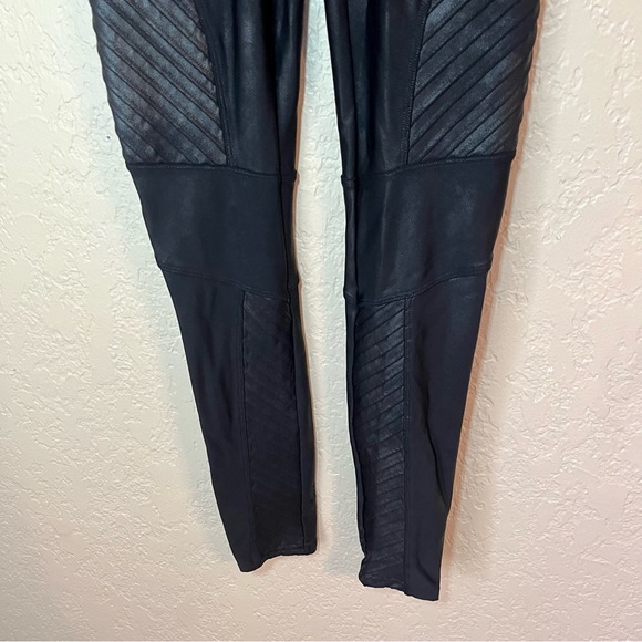Spanx Faux Leather Moto Leggings in Very Black Size Medium - Picture 4 of 11